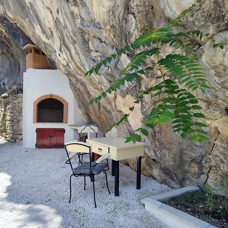 Vintage Stone House Eldo In Podaspilje, Омиш Экстерьер фото